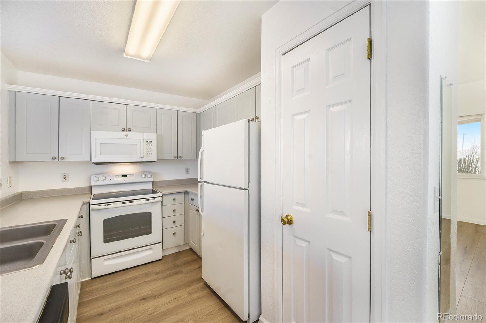 MLS Image #11 for 2644  devonshire court,denver, Colorado