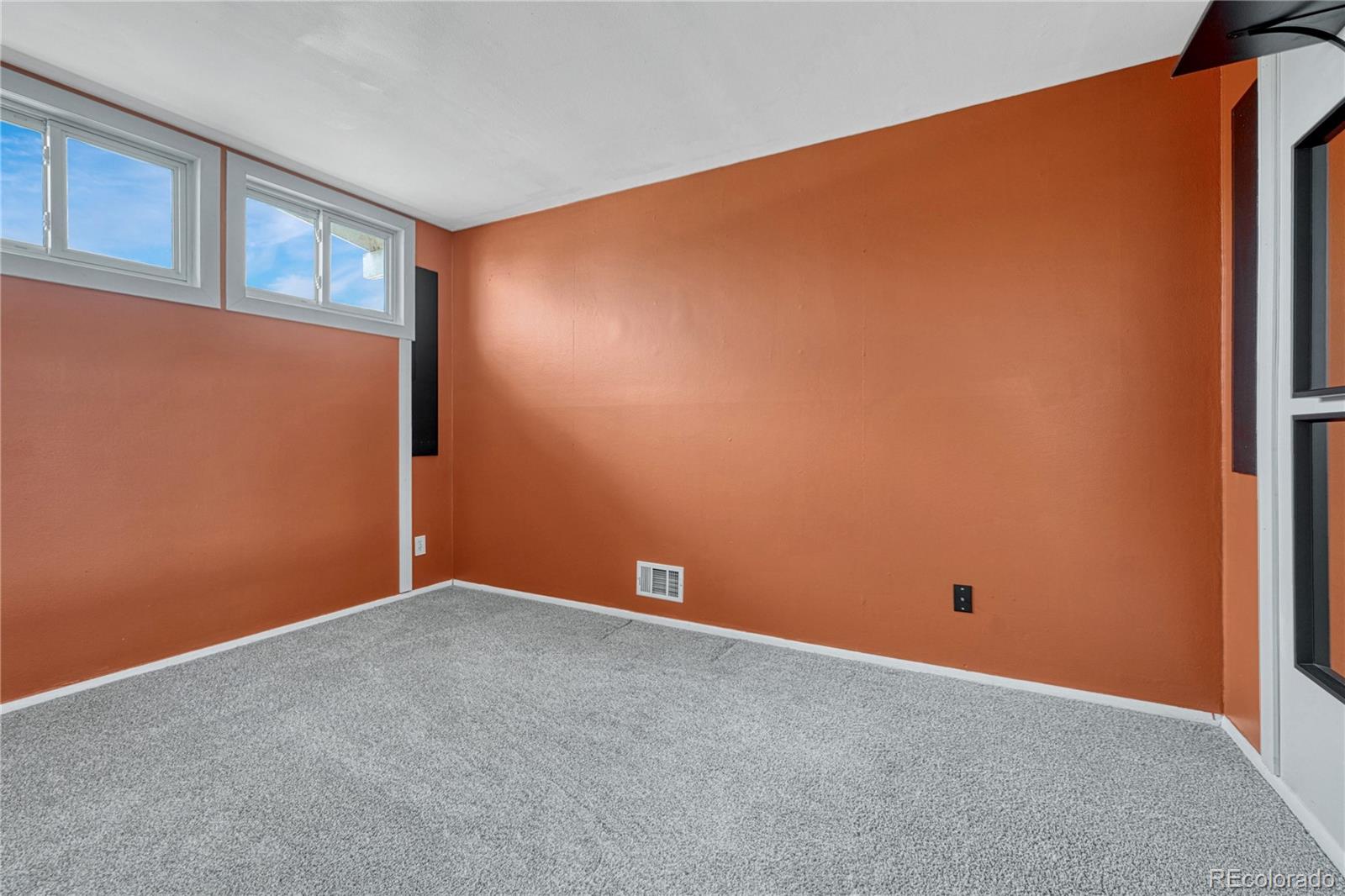 MLS Image #16 for 1906 s vrain street,denver, Colorado