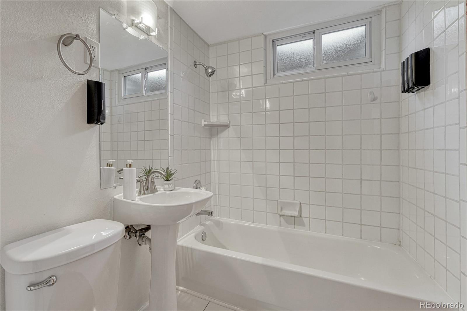 MLS Image #25 for 1906 s vrain street,denver, Colorado