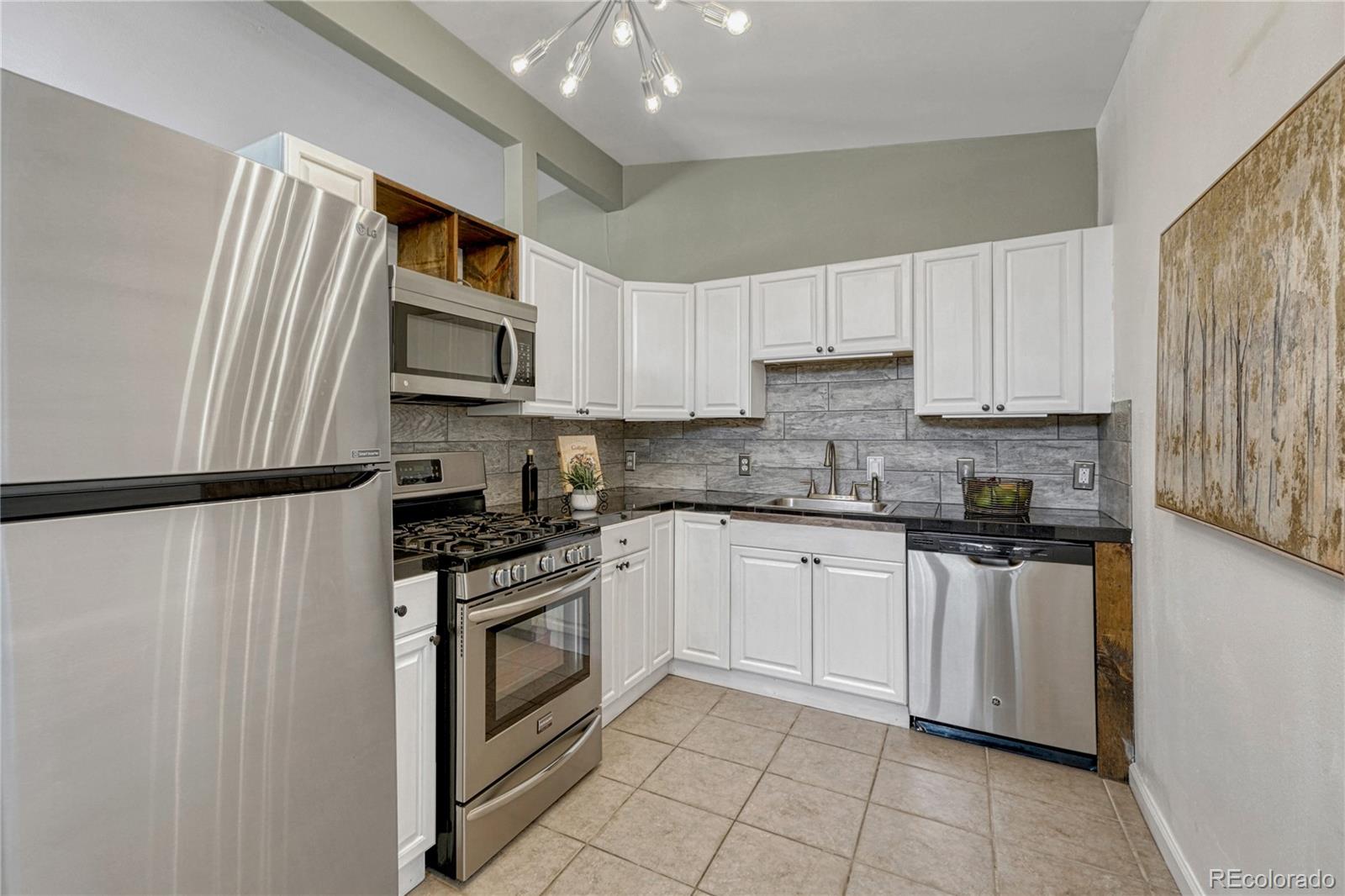 MLS Image #9 for 1906 s vrain street,denver, Colorado