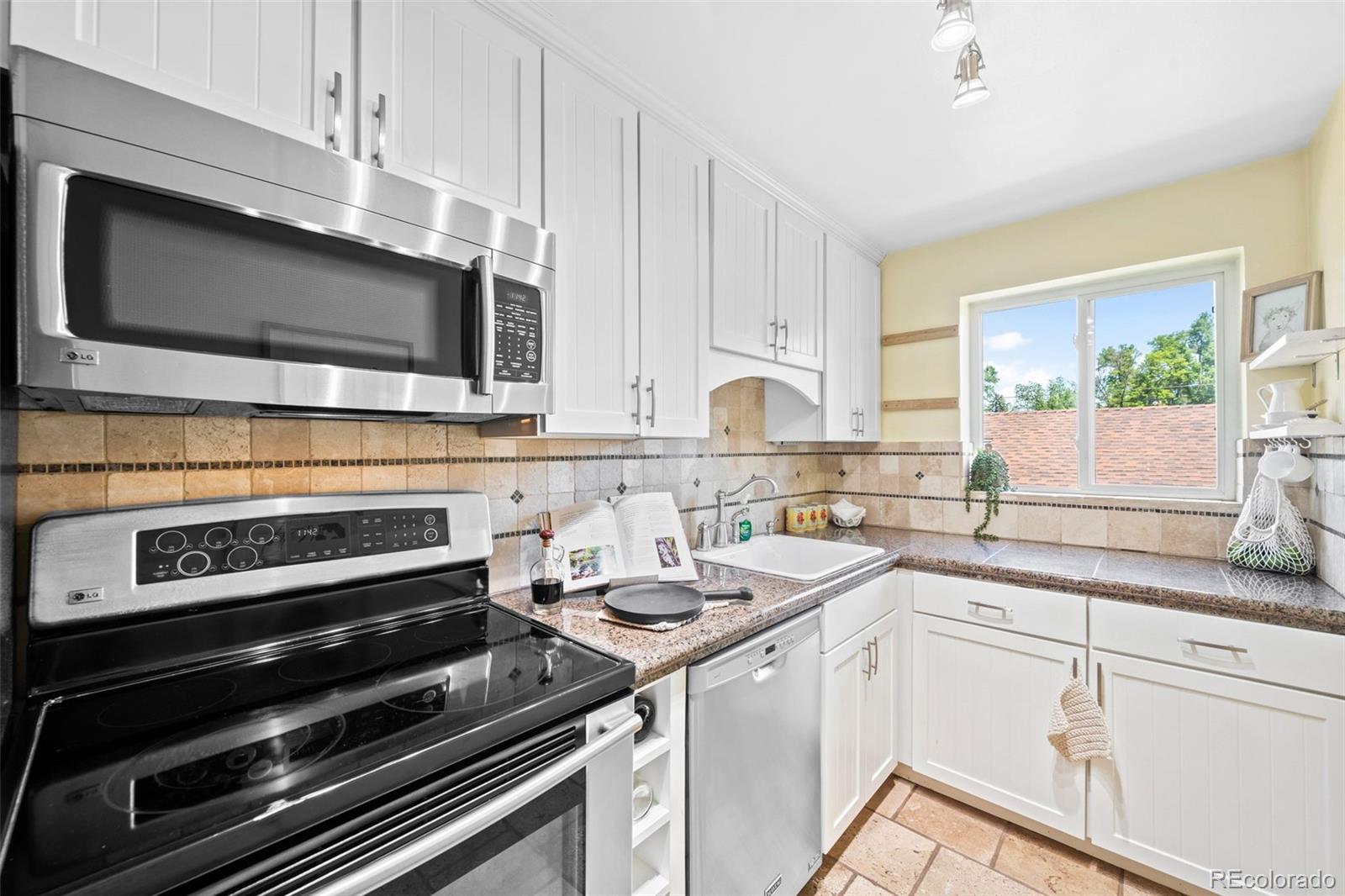 MLS Image #5 for 2047 s milwaukee street,denver, Colorado