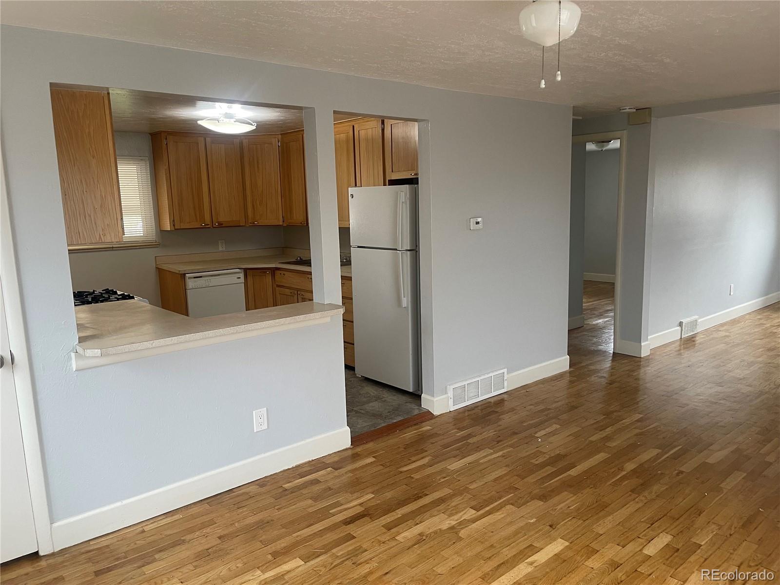 MLS Image #5 for 1971 s dahlia street,denver, Colorado