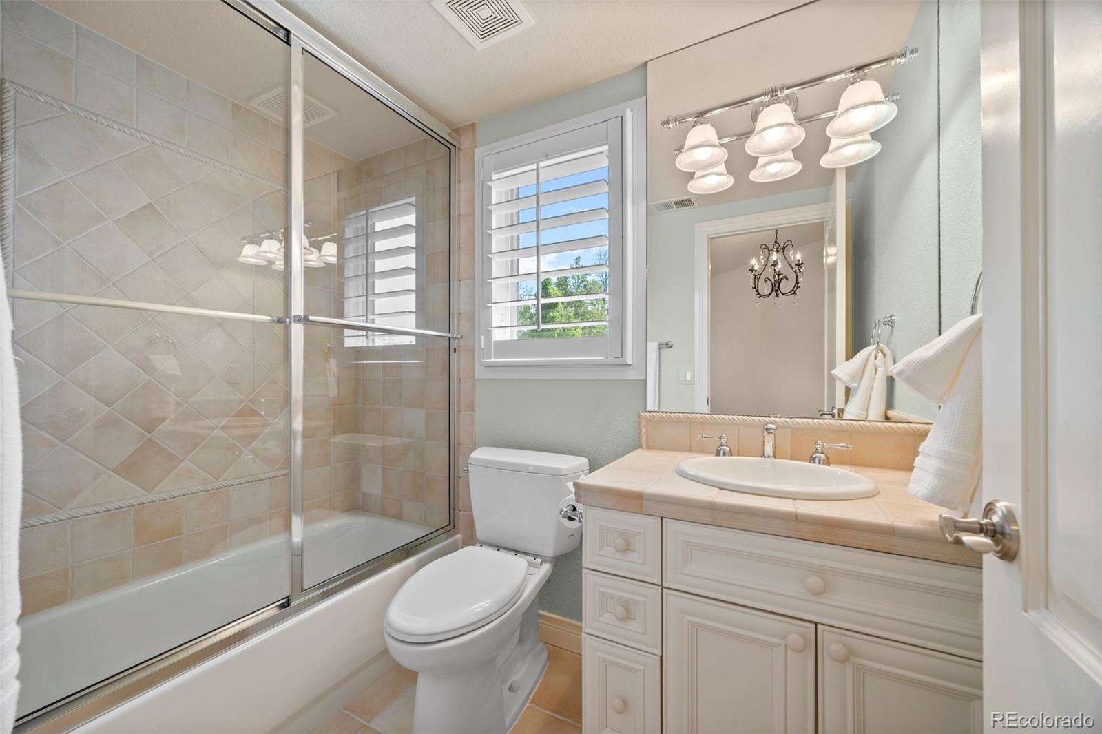 MLS Image #37 for 344  saint paul street,denver, Colorado
