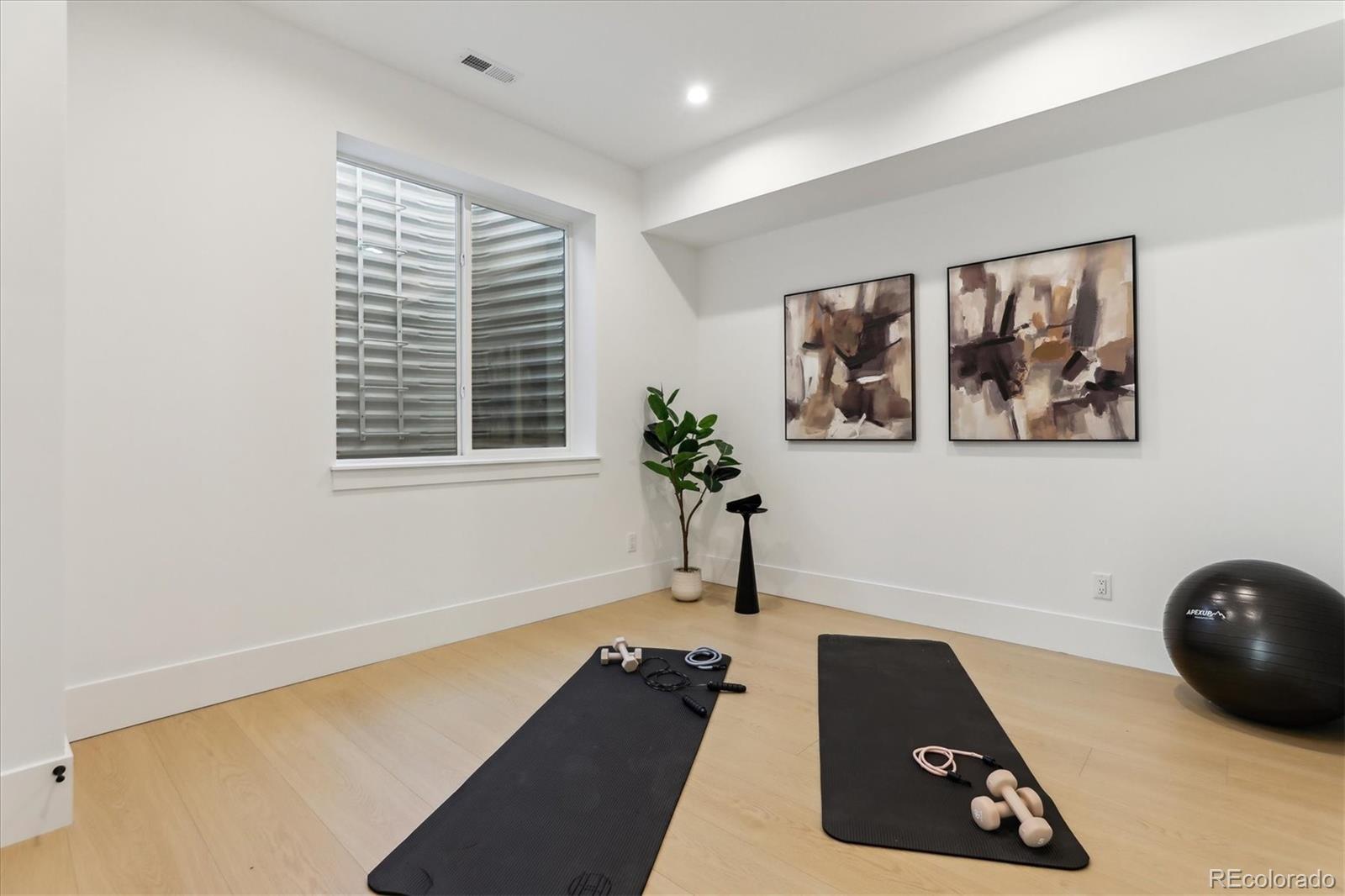 MLS Image #37 for 2900 s adams street,denver, Colorado