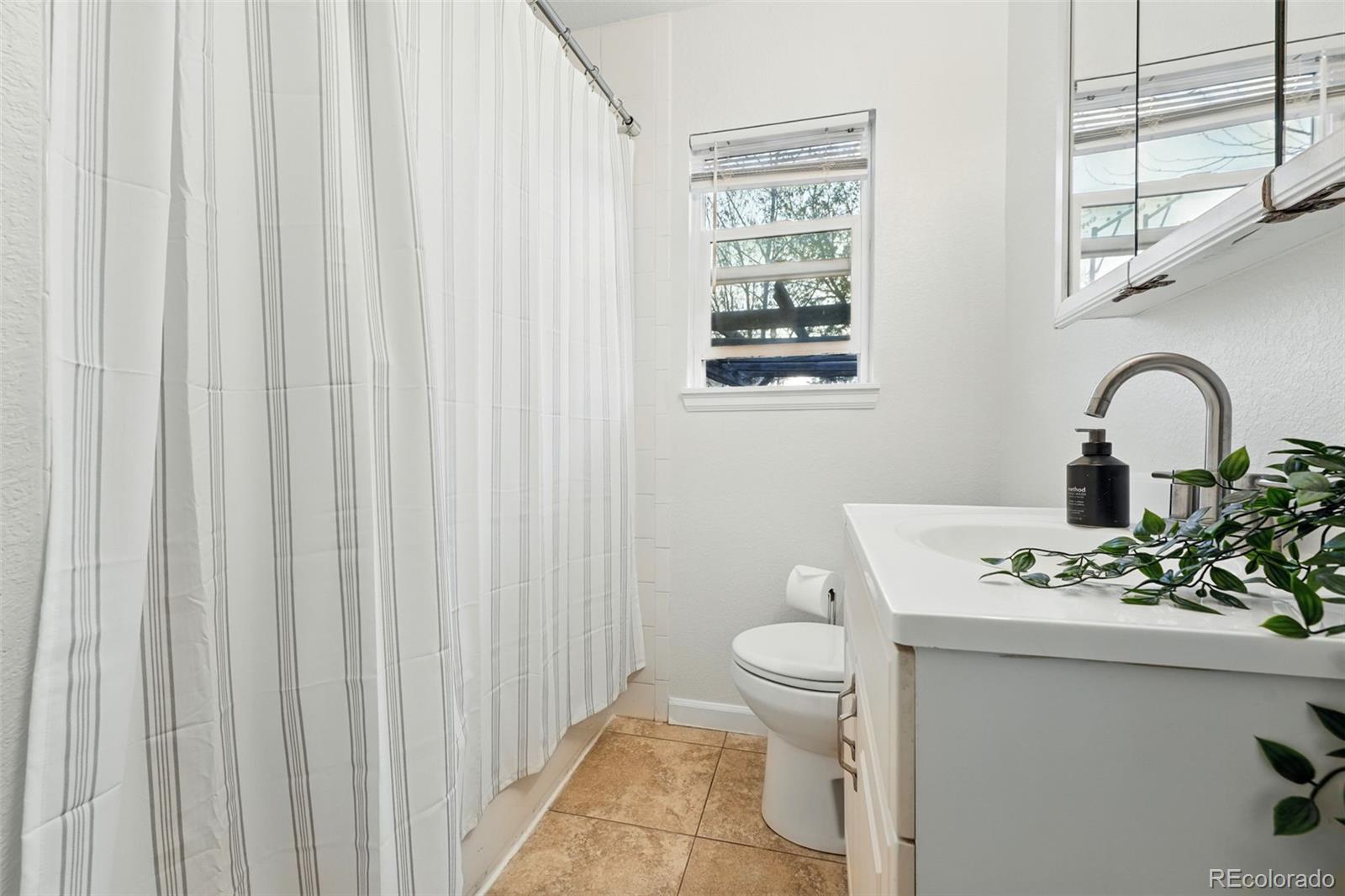 MLS Image #18 for 1711  spruce street,denver, Colorado