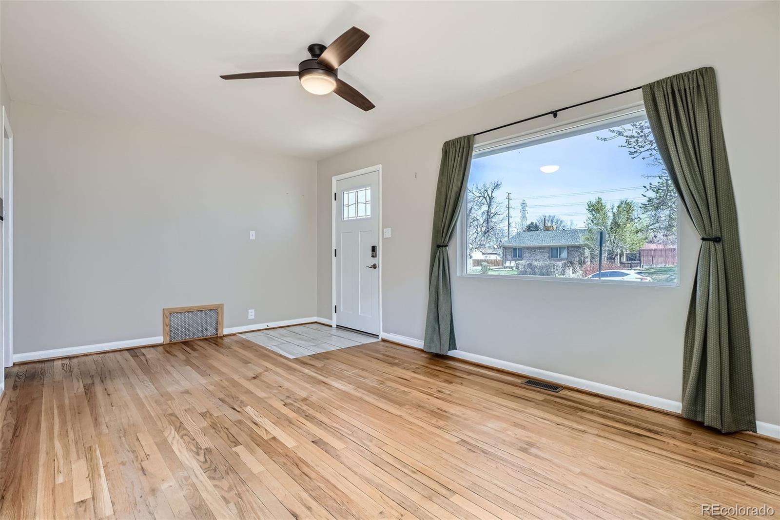 MLS Image #6 for 1559 s quieto court,denver, Colorado