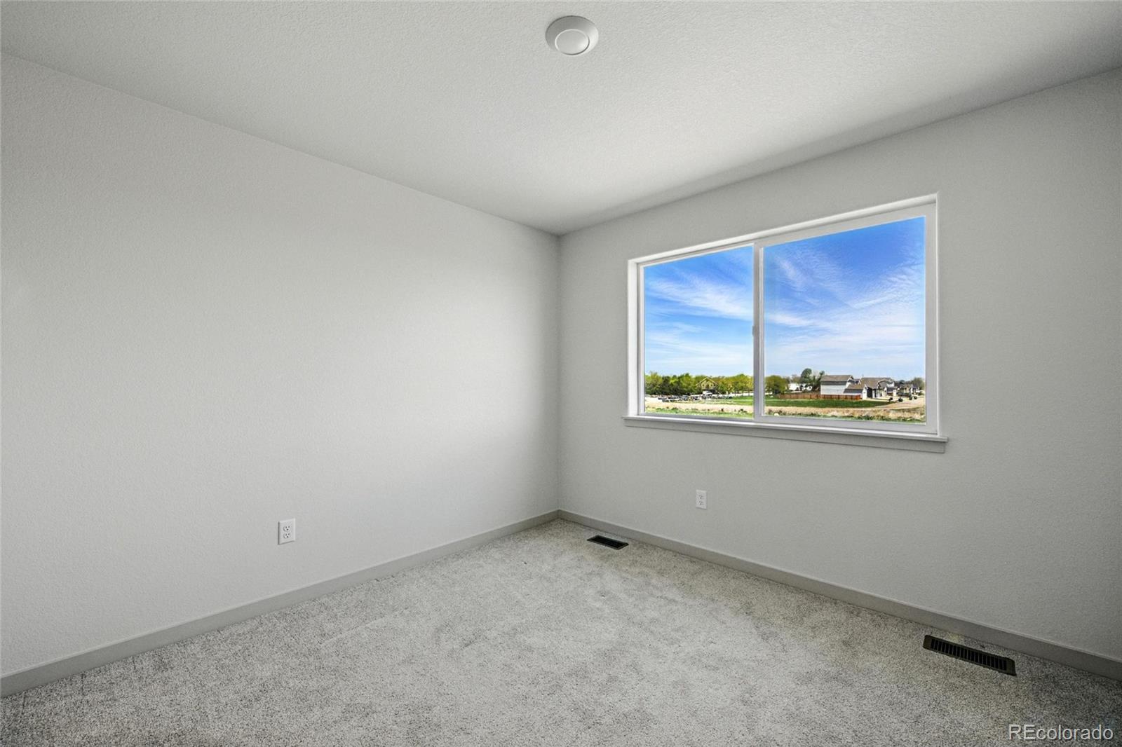 MLS Image #11 for 260 e 4th street,berthoud, Colorado