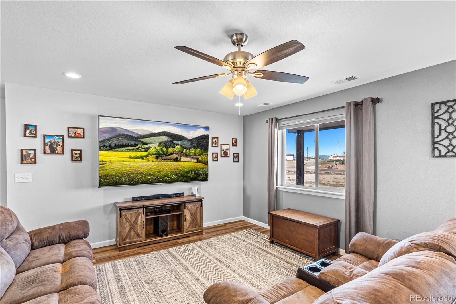 MLS Image #3 for 592 e earl drive,pueblo, Colorado
