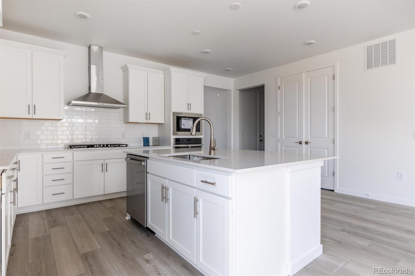 MLS Image #8 for 25204 e warren place,aurora, Colorado