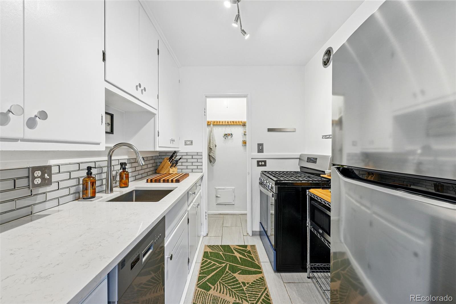 MLS Image #3 for 1175 n emerson street,denver, Colorado