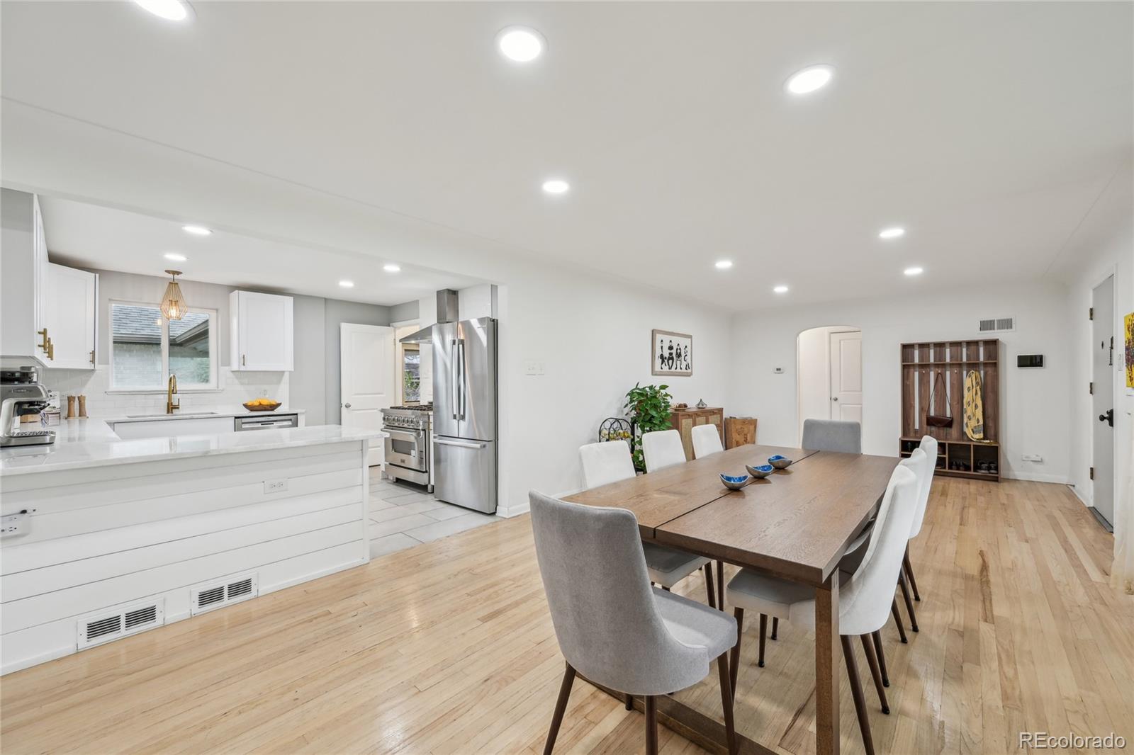 MLS Image #10 for 3285 n monaco parkway,denver, Colorado