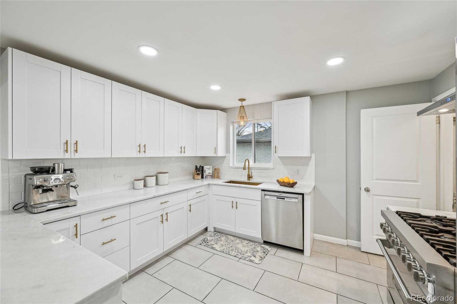MLS Image #17 for 3285 n monaco parkway,denver, Colorado