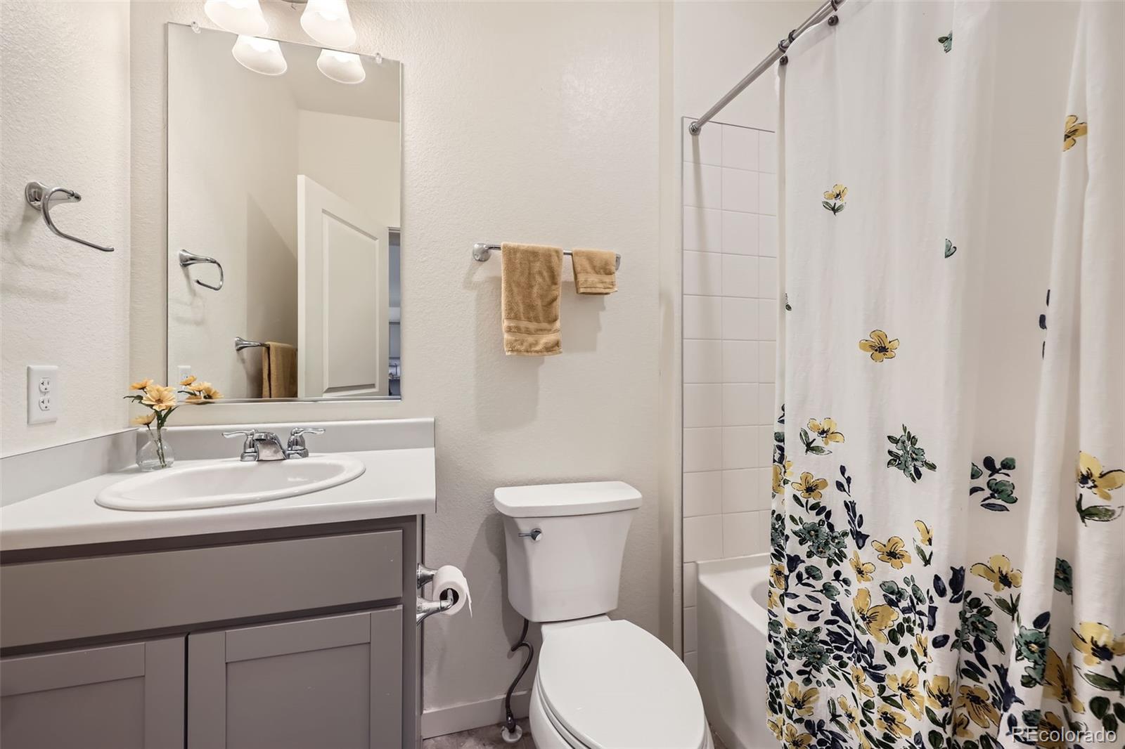 MLS Image #14 for 27425 e byers place,aurora, Colorado