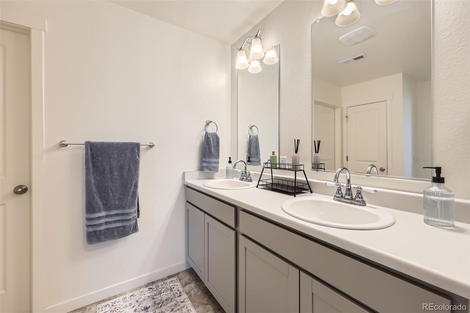 MLS Image #18 for 27425 e byers place,aurora, Colorado