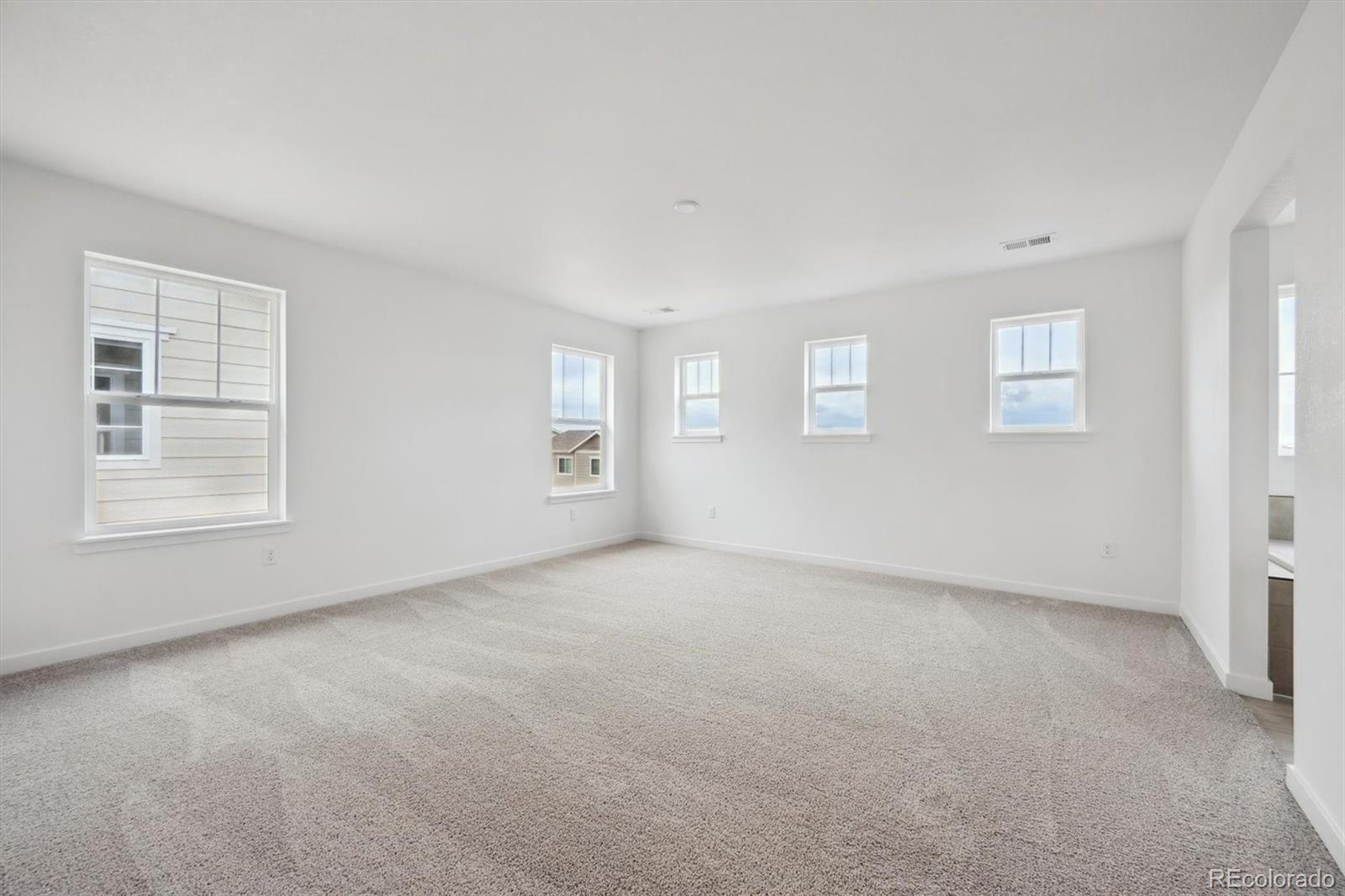 MLS Image #10 for 24768 e 40th avenue,aurora, Colorado