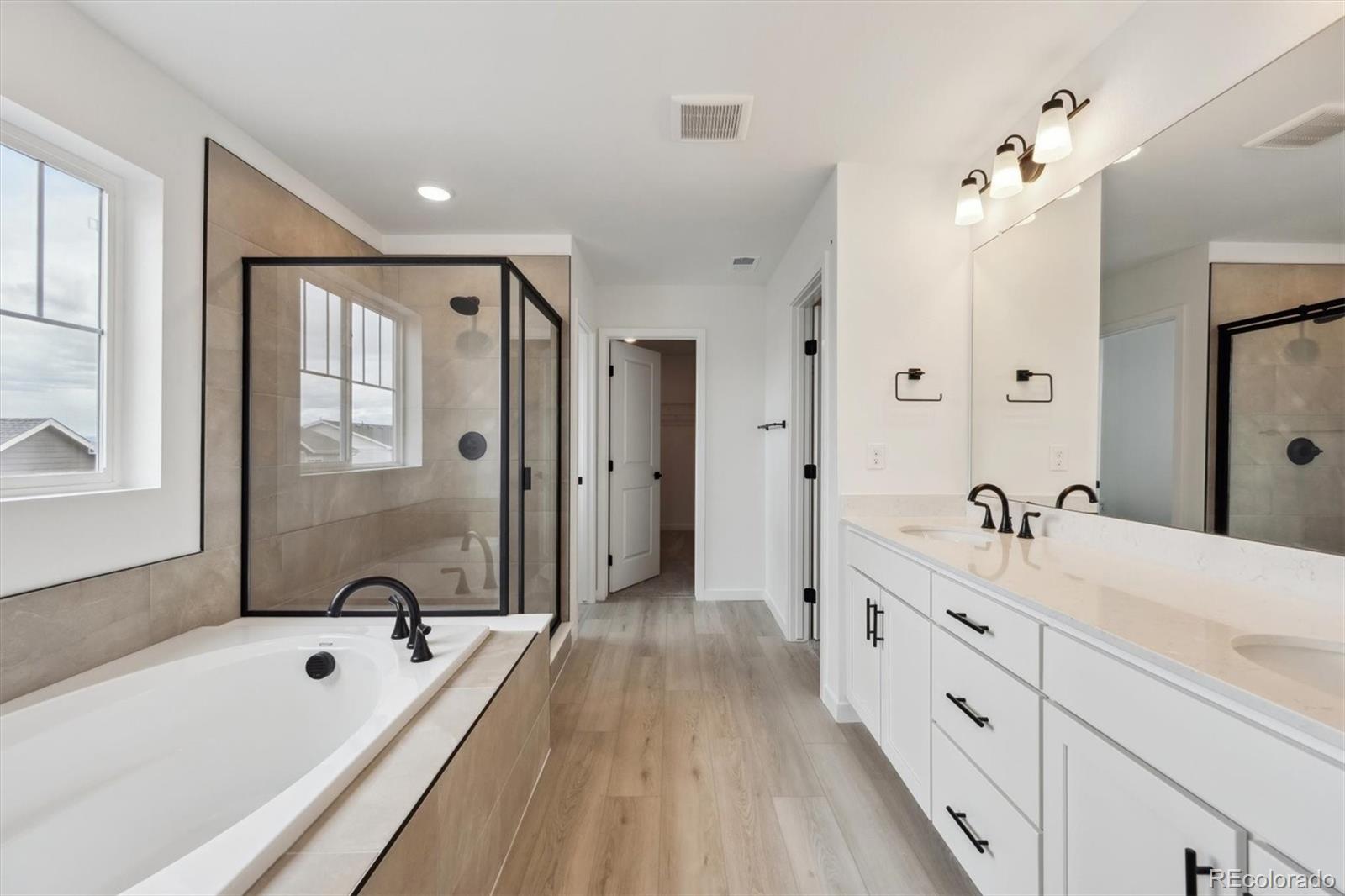 MLS Image #11 for 24768 e 40th avenue,aurora, Colorado