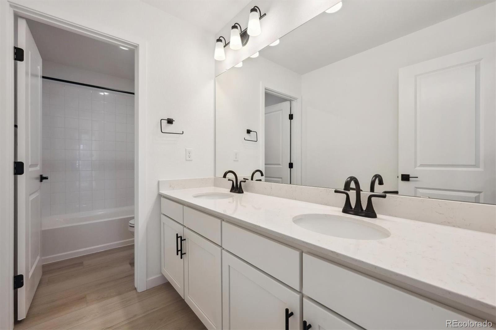 MLS Image #16 for 24768 e 40th avenue,aurora, Colorado