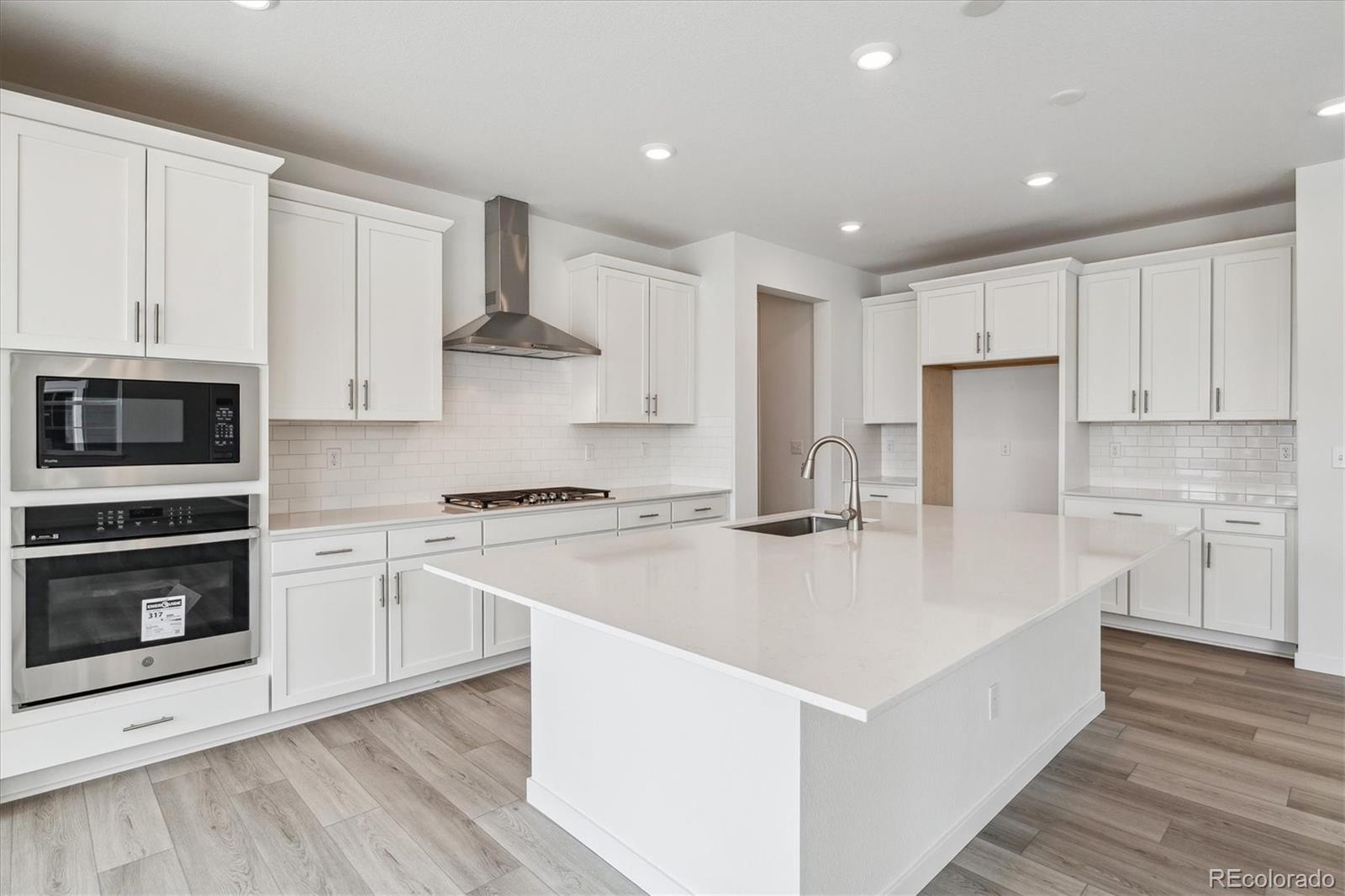 MLS Image #11 for 24778 e 40th avenue,aurora, Colorado