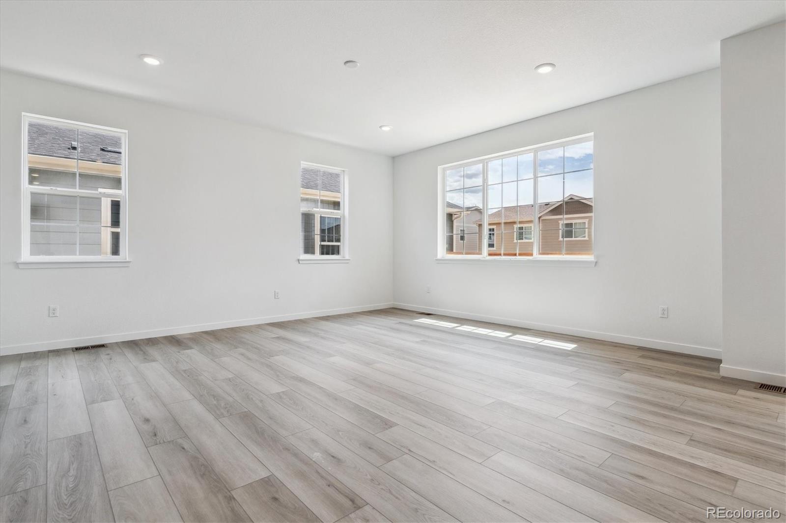 MLS Image #12 for 24778 e 40th avenue,aurora, Colorado