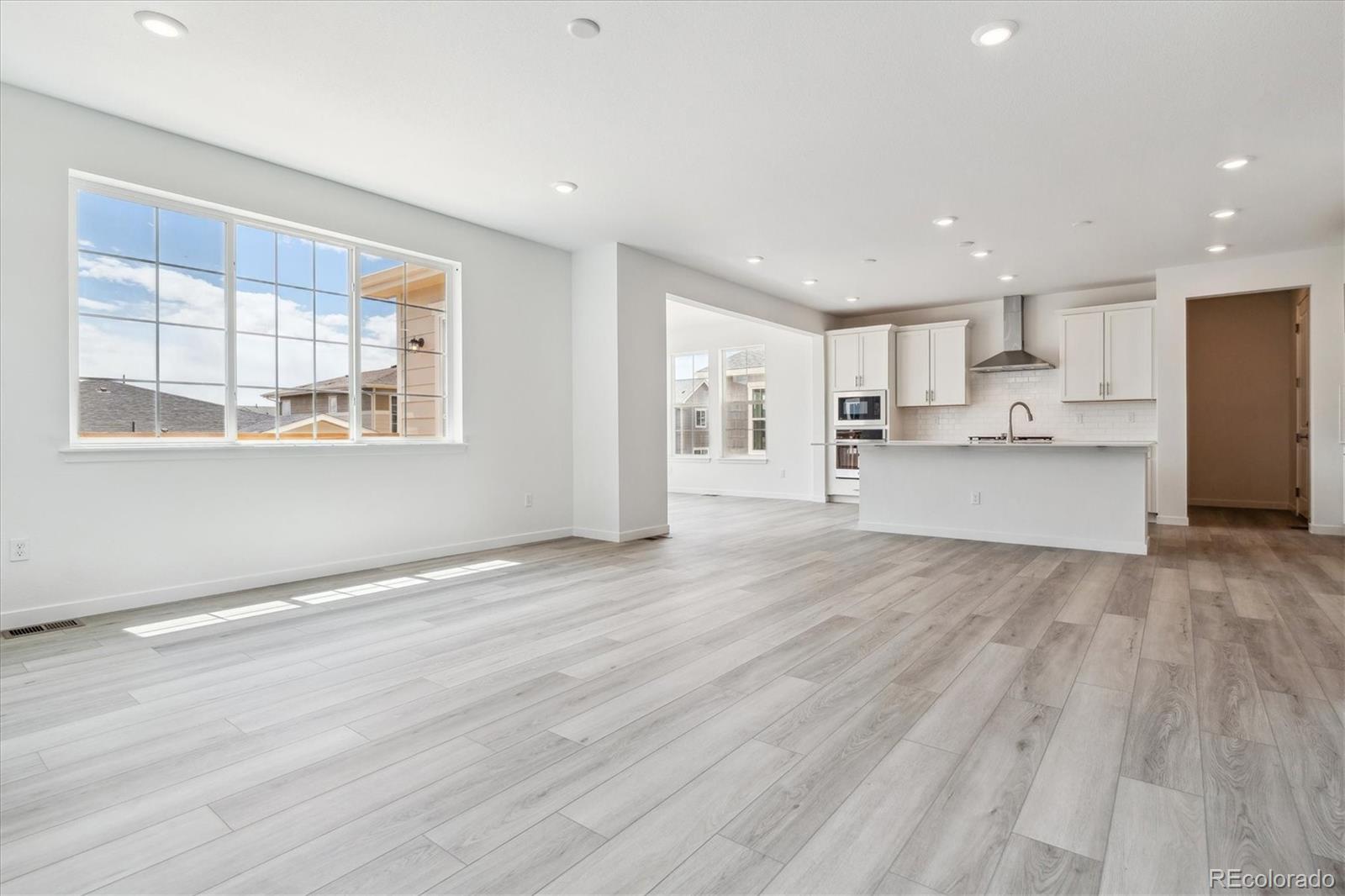 MLS Image #13 for 24778 e 40th avenue,aurora, Colorado