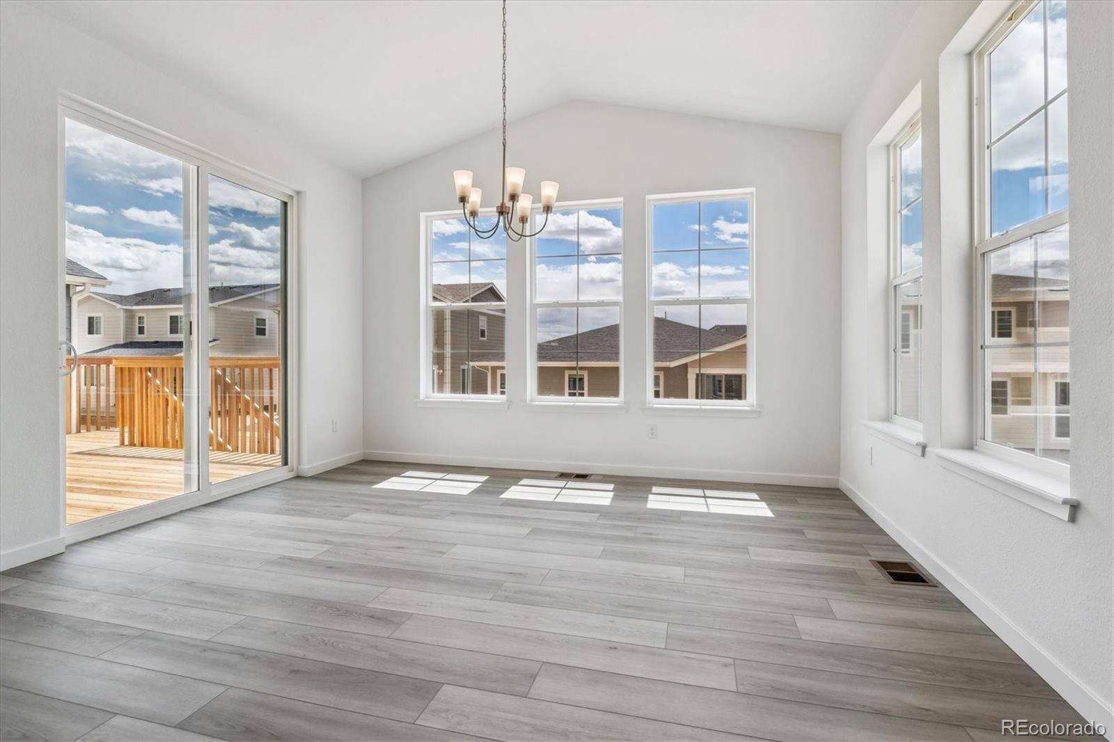 MLS Image #14 for 24778 e 40th avenue,aurora, Colorado