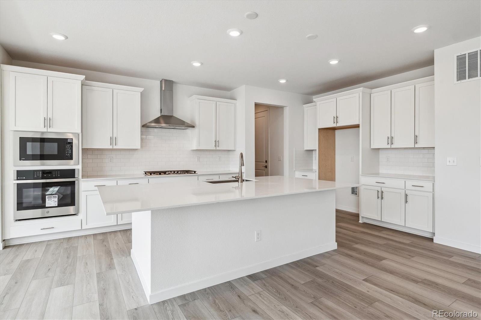 MLS Image #7 for 24778 e 40th avenue,aurora, Colorado