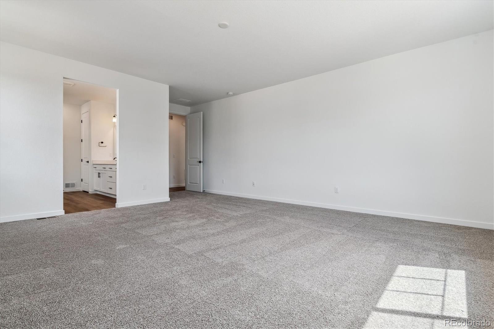 MLS Image #13 for 24788 e 40th avenue,aurora, Colorado