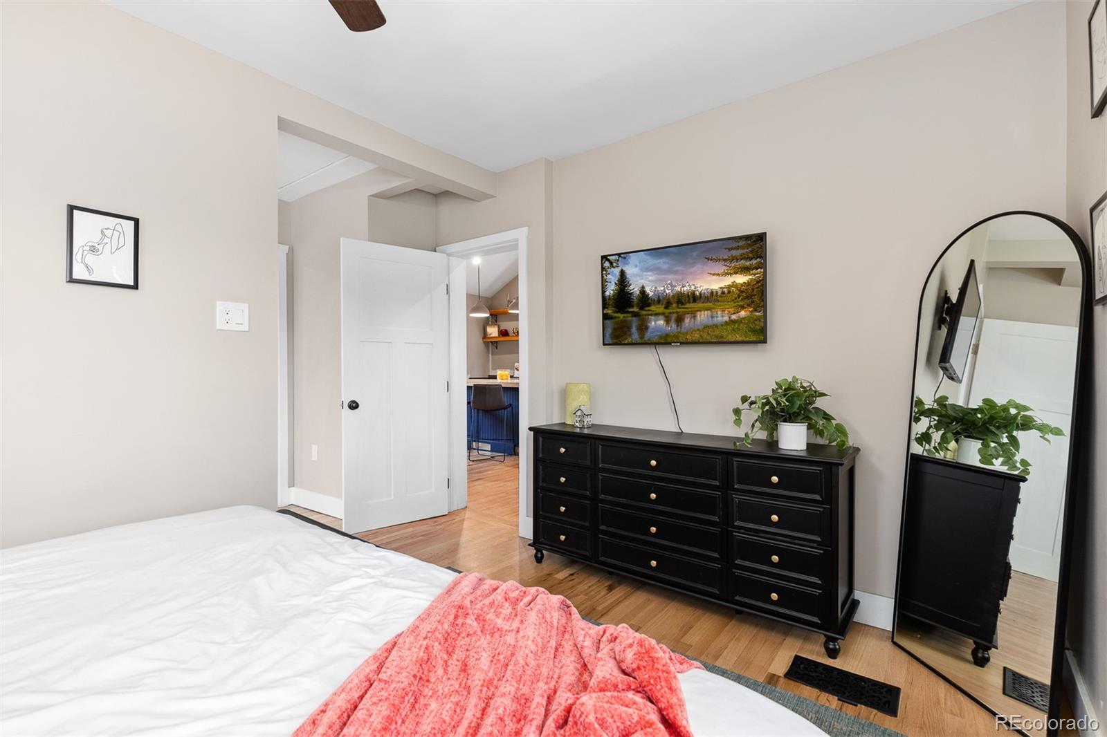 MLS Image #18 for 2050 s corona street,denver, Colorado