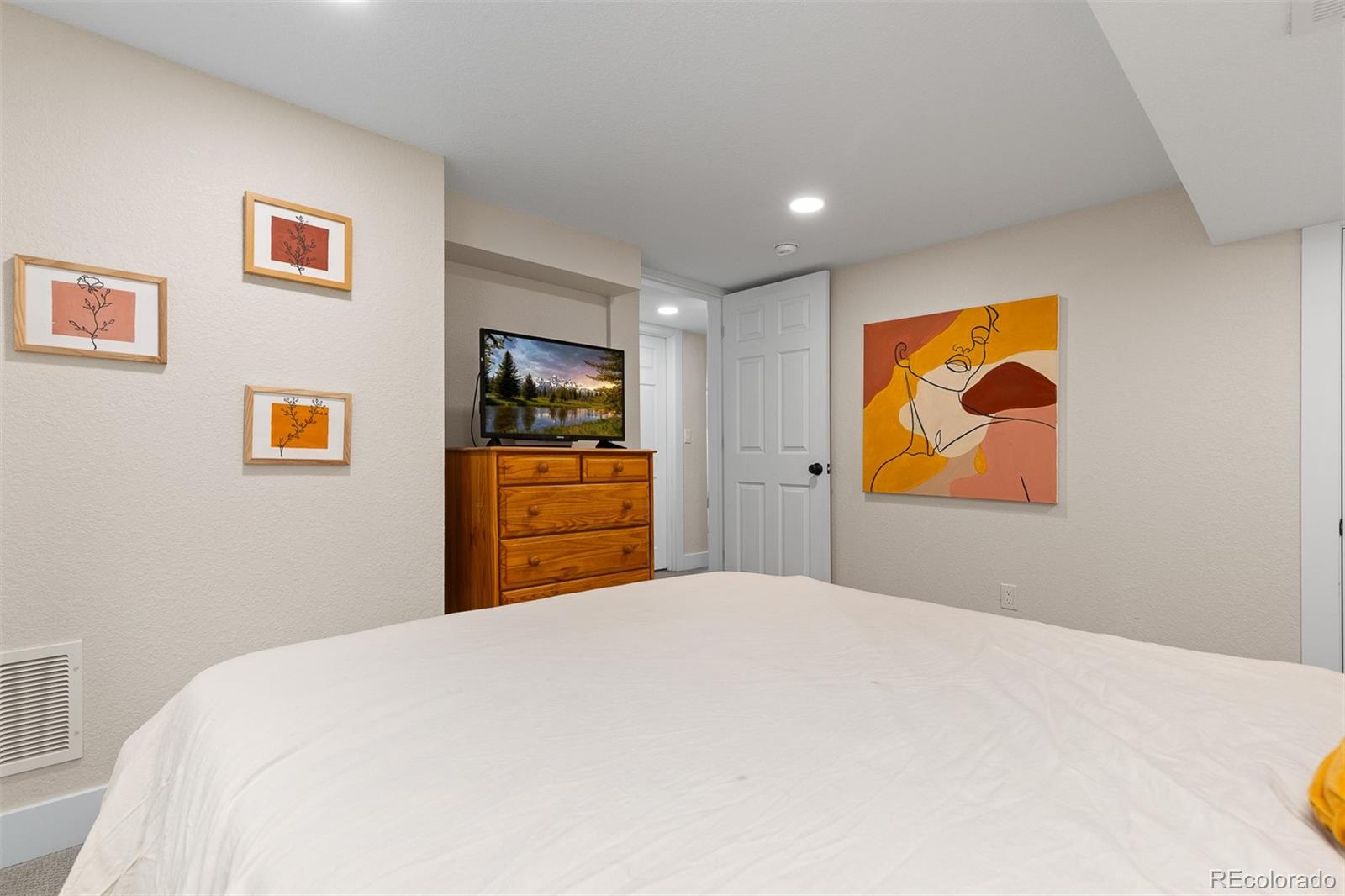 MLS Image #30 for 2050 s corona street,denver, Colorado