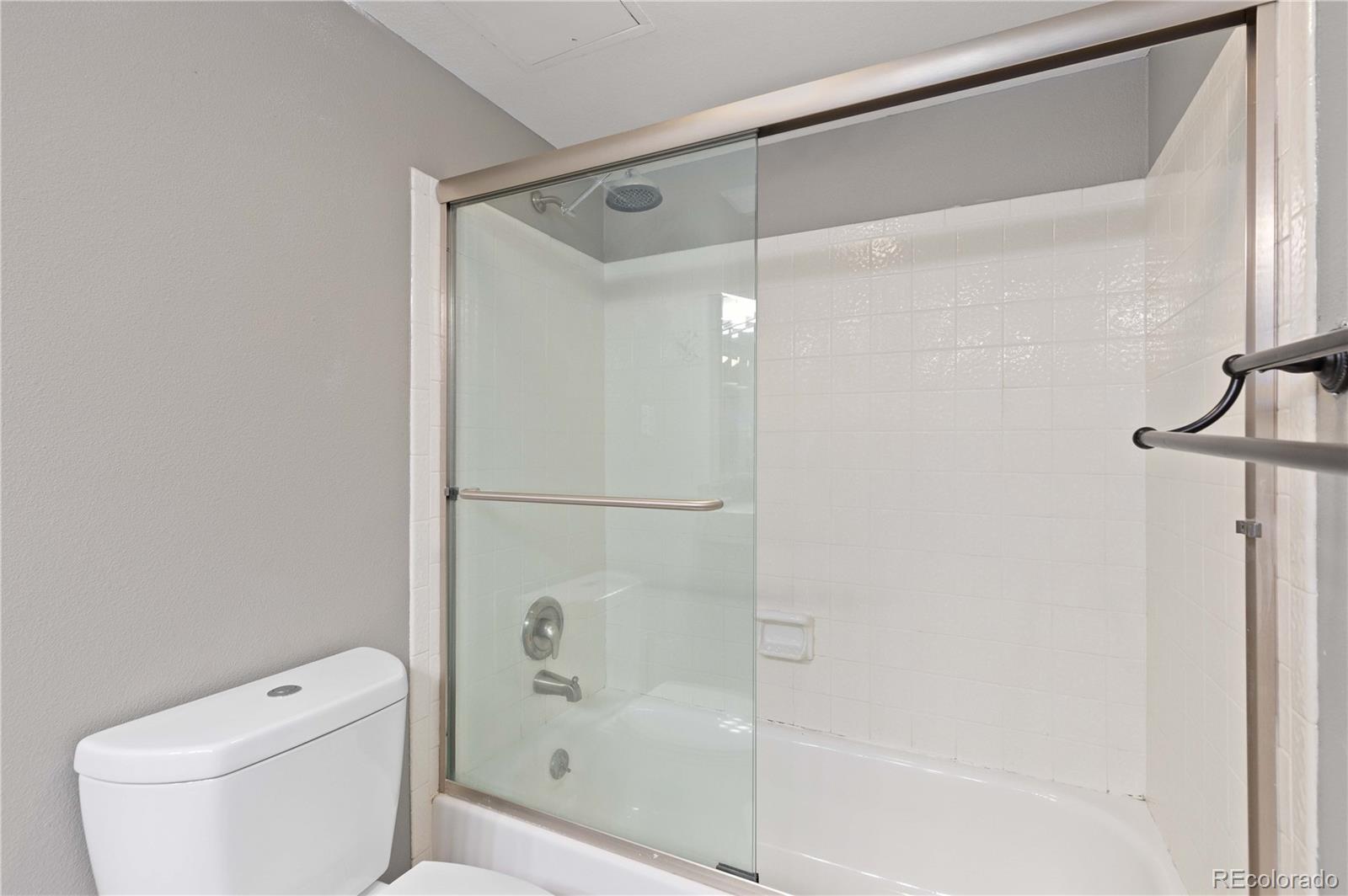 MLS Image #29 for 2880 s locust street,denver, Colorado
