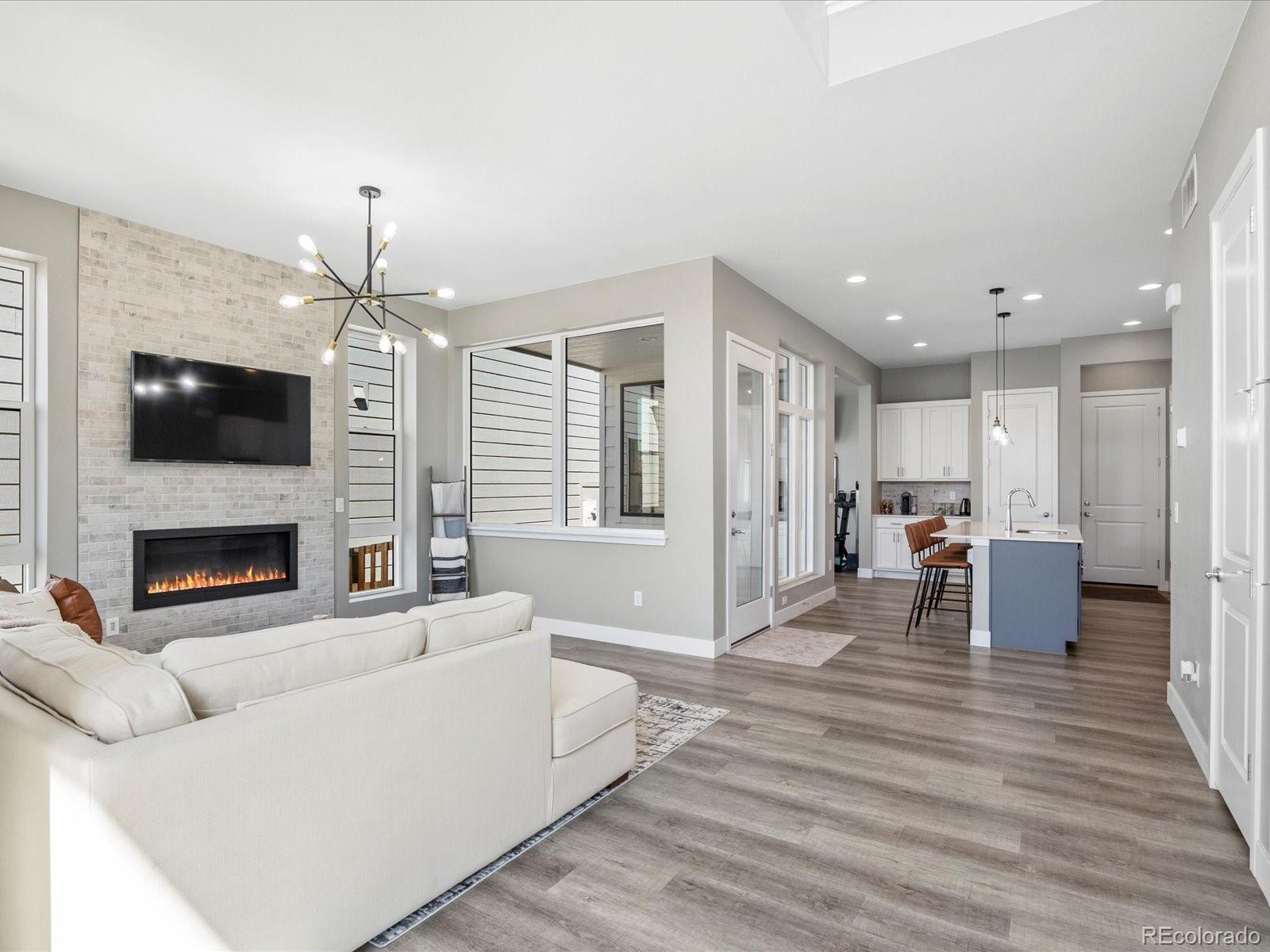 MLS Image #3 for 6054 n perth street,aurora, Colorado