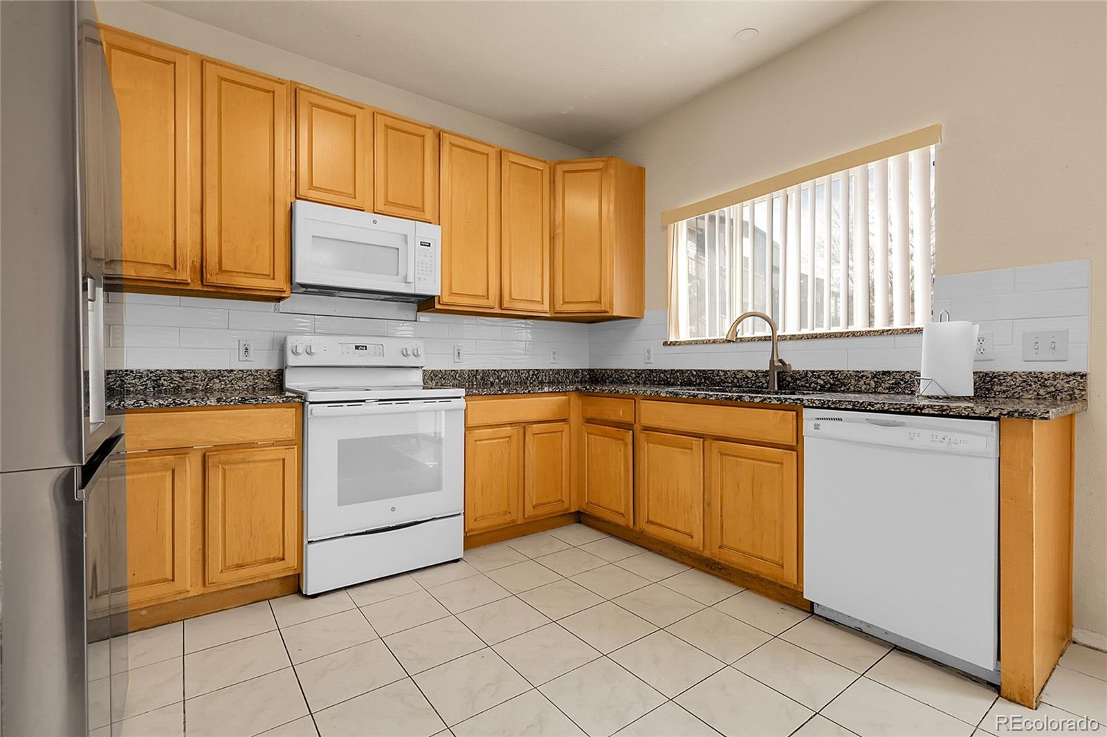 MLS Image #3 for 337  ivory circle,aurora, Colorado