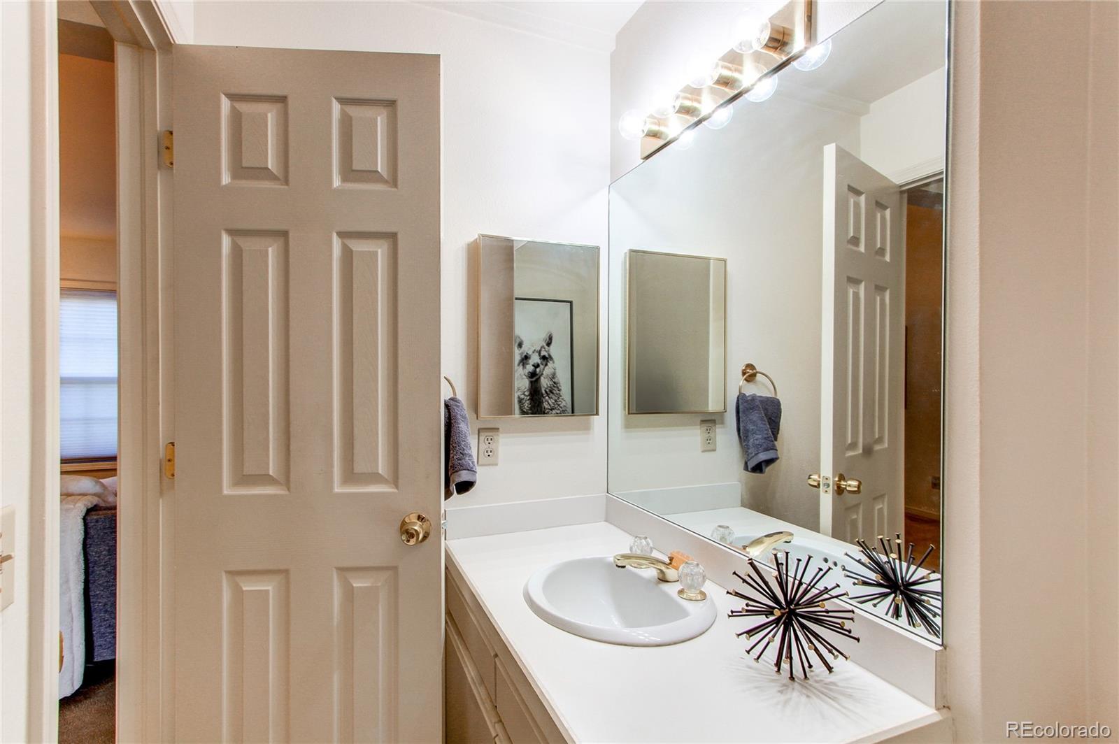 MLS Image #17 for 1530 s quebec way 29,denver, Colorado