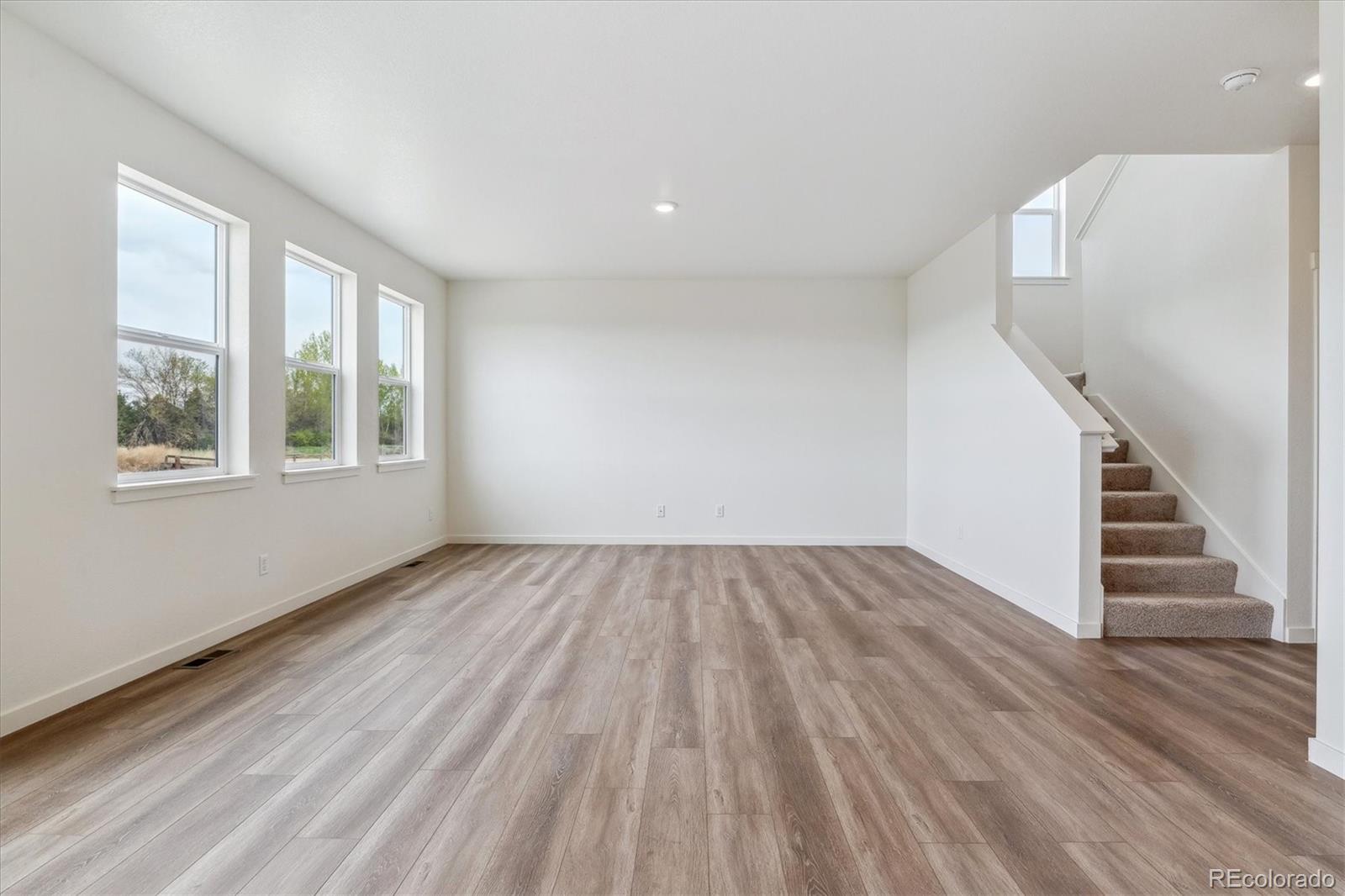 MLS Image #10 for 27574 e byers avenue,aurora, Colorado