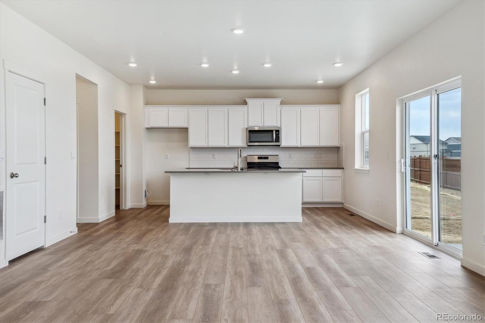 MLS Image #8 for 27574 e byers avenue,aurora, Colorado