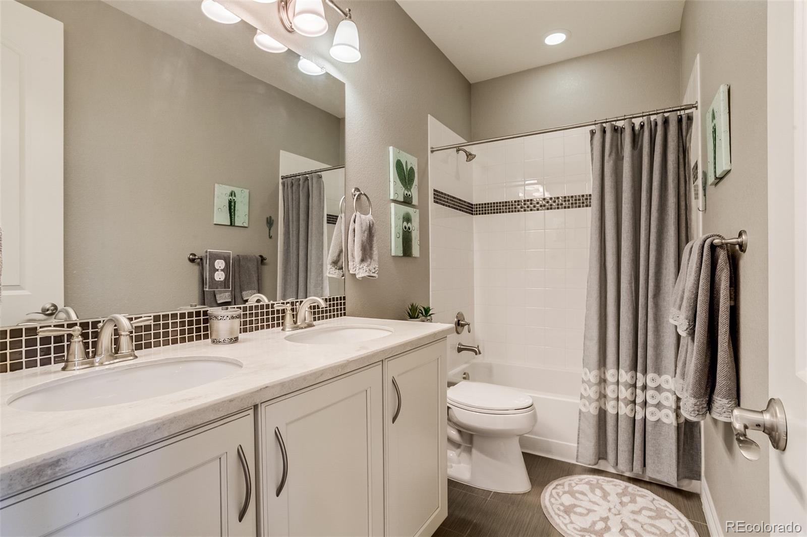 MLS Image #25 for 8444 e 55th place,denver, Colorado