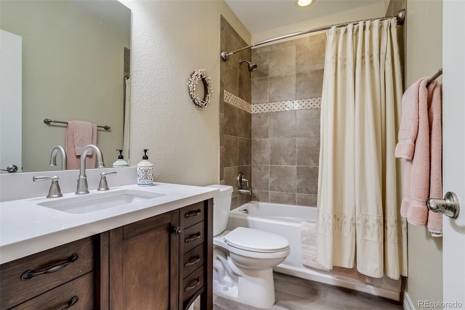 MLS Image #33 for 8444 e 55th place,denver, Colorado