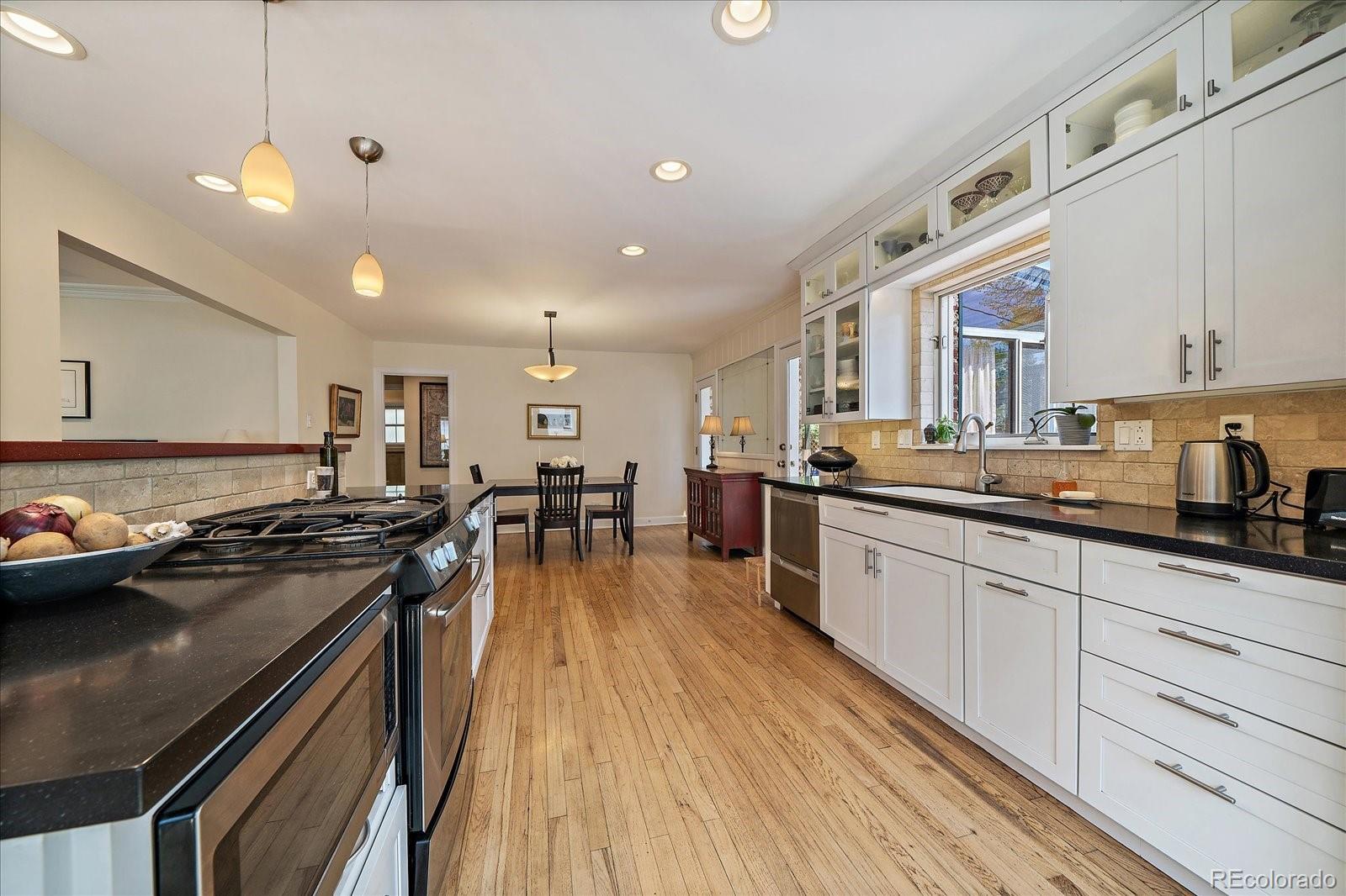 MLS Image #4 for 1572  leyden street,denver, Colorado