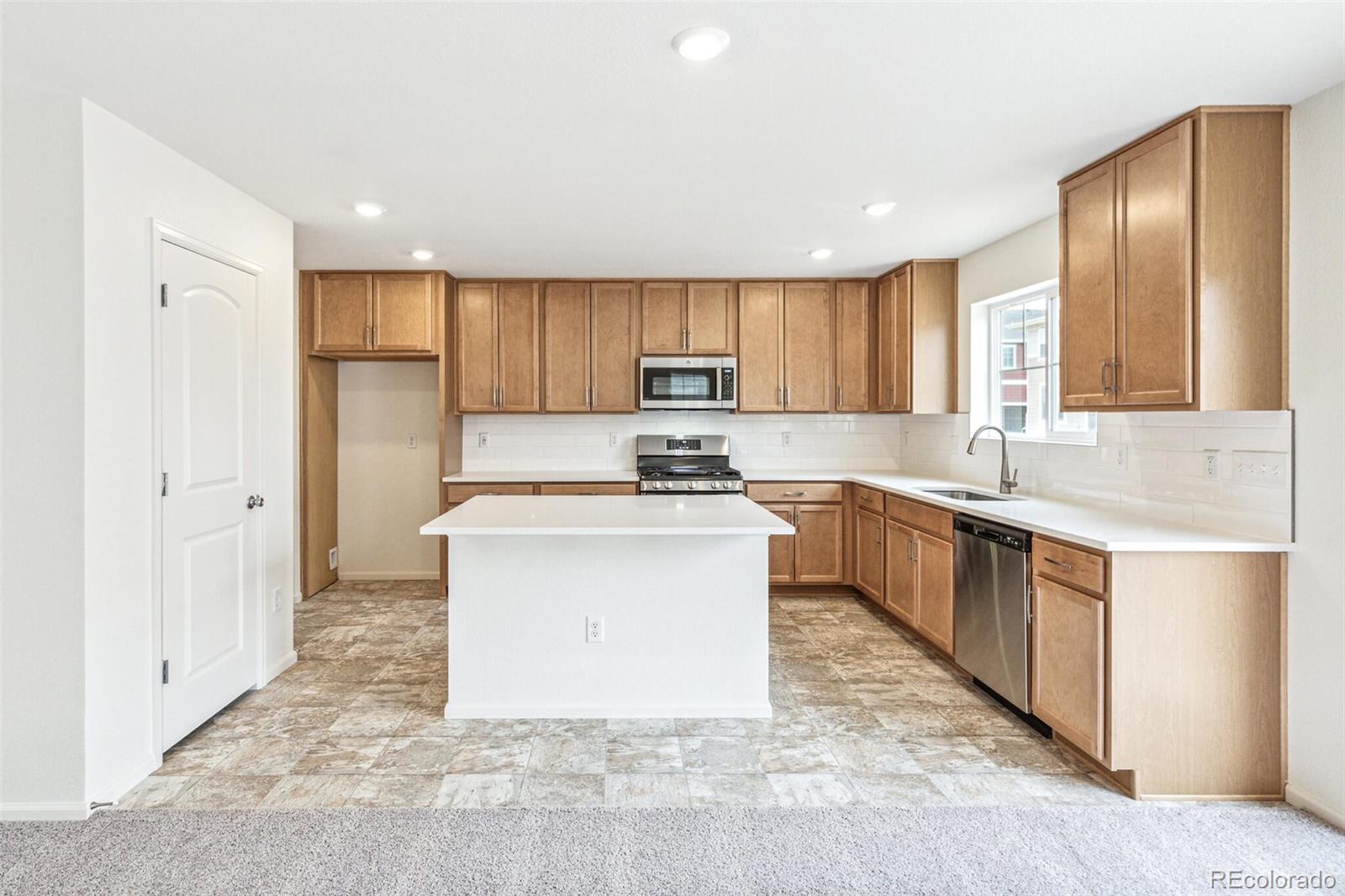 MLS Image #12 for 20724 e 57th avenue,aurora, Colorado