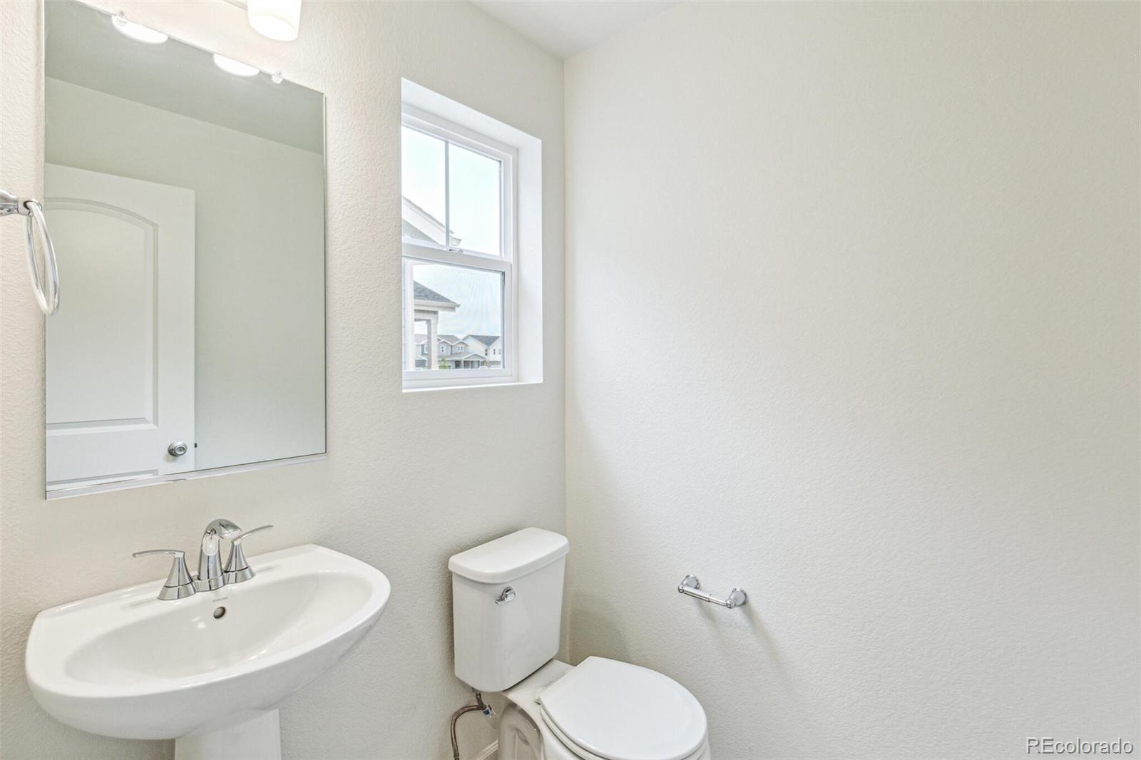 MLS Image #18 for 20724 e 57th avenue,aurora, Colorado