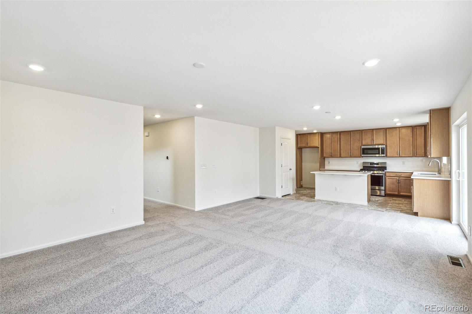 MLS Image #6 for 20724 e 57th avenue,aurora, Colorado