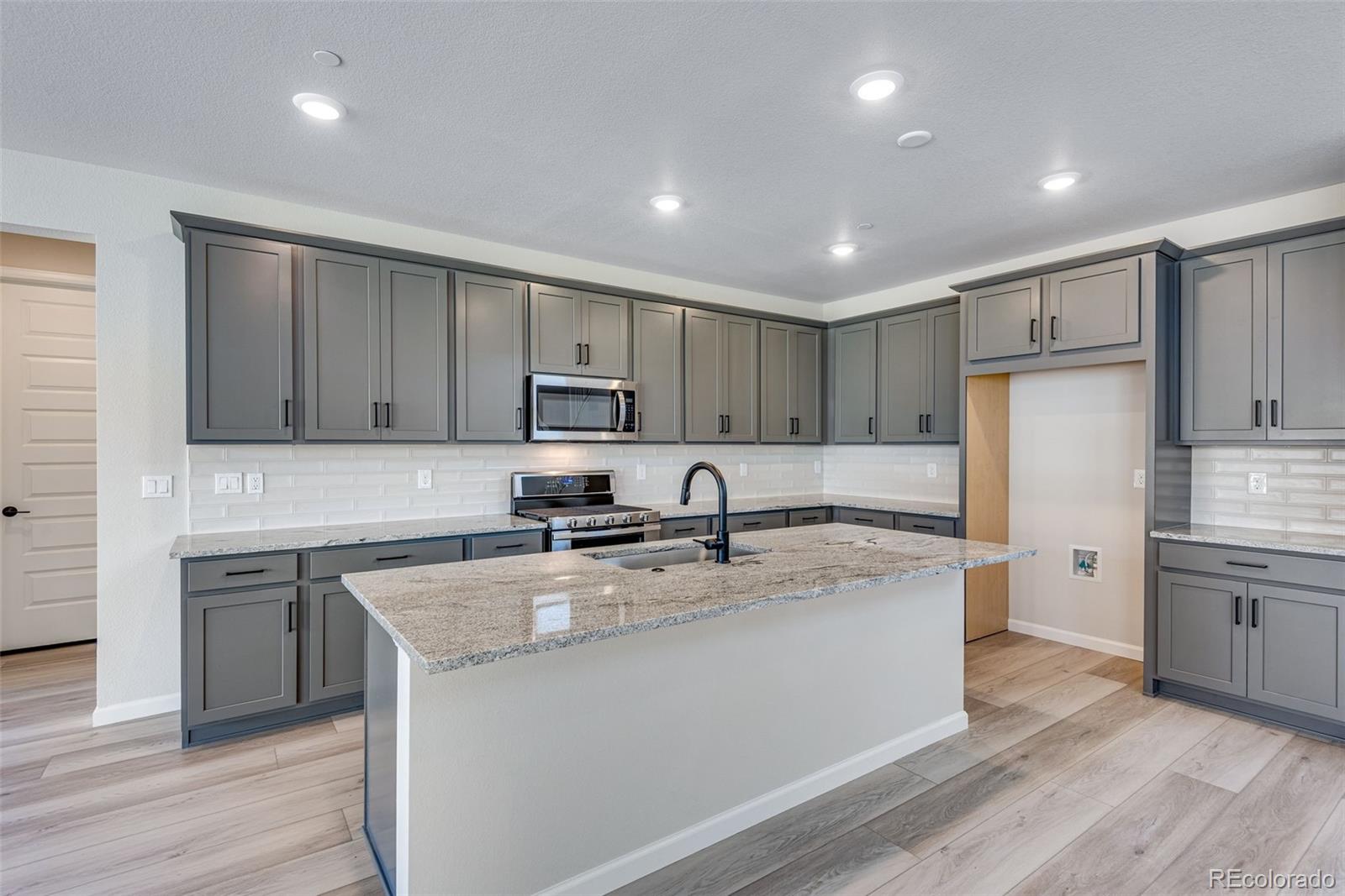 MLS Image #14 for 9973  worchester street,commerce city, Colorado