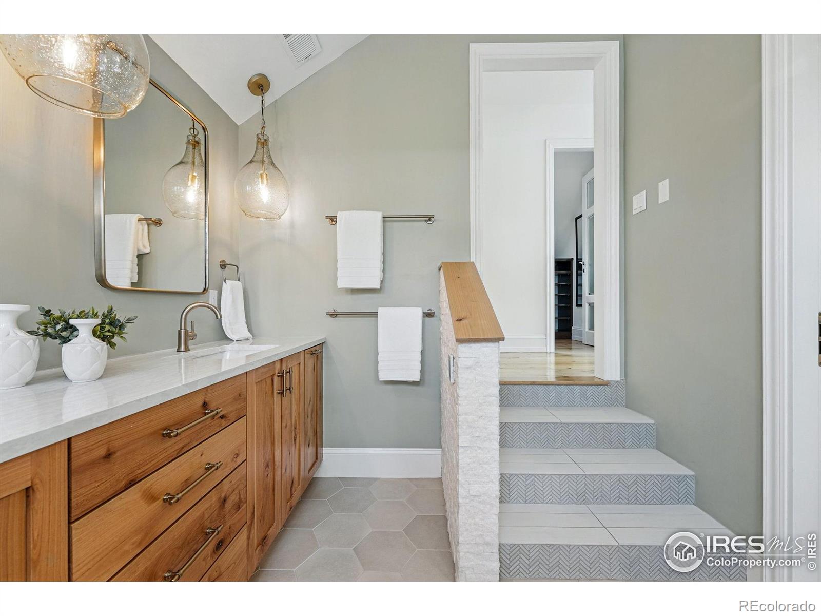 MLS Image #19 for 563  arapahoe avenue,boulder, Colorado