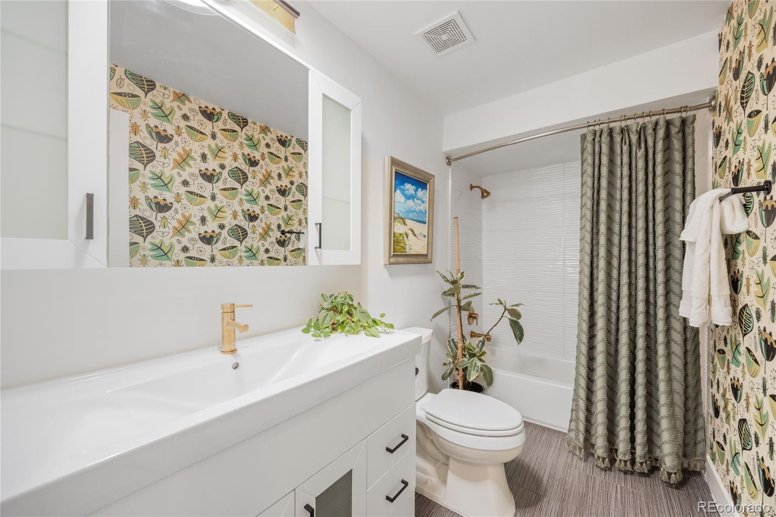 MLS Image #21 for 1380 s dahlia street,denver, Colorado