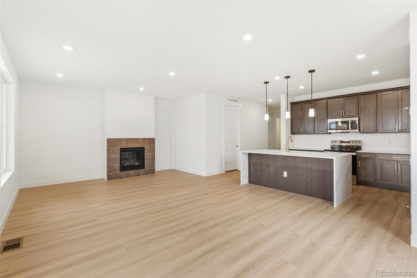 MLS Image #3 for 20665 e 57th drive,aurora, Colorado