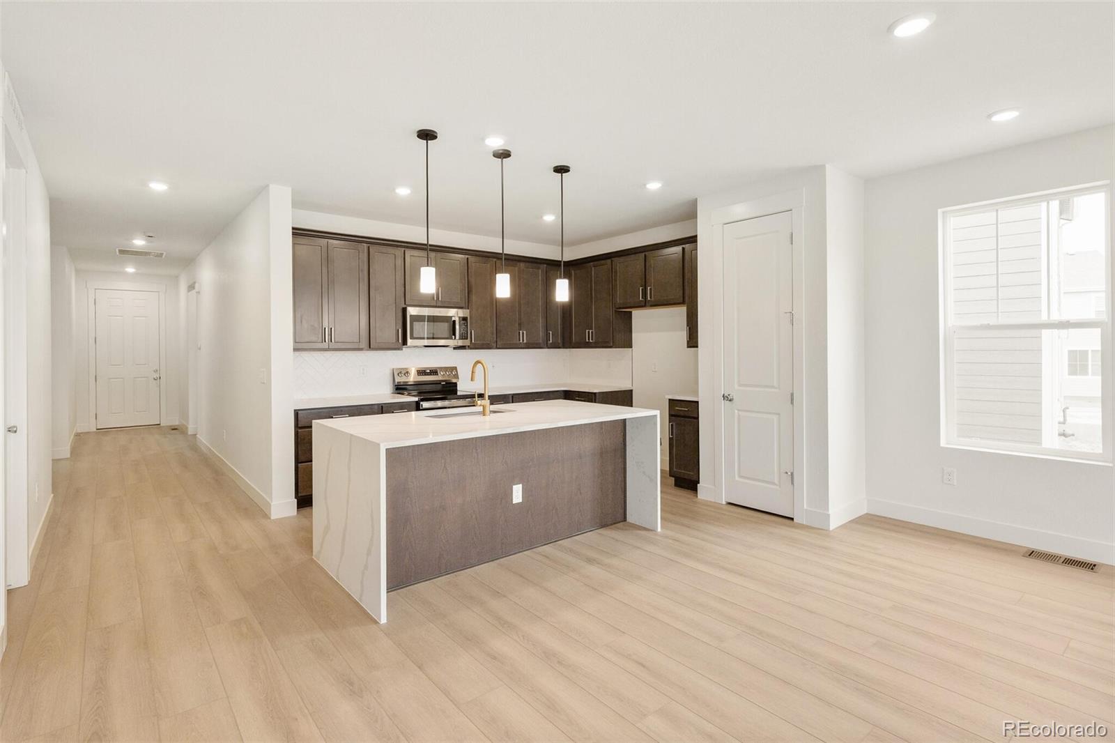MLS Image #7 for 20665 e 57th drive,aurora, Colorado