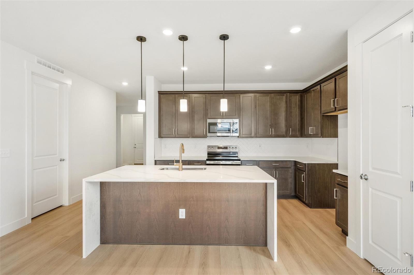 MLS Image #9 for 20665 e 57th drive,aurora, Colorado