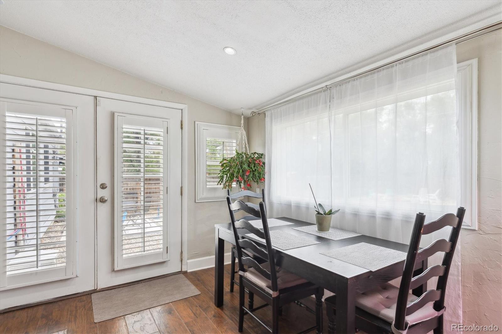 MLS Image #7 for 6055 e minnesota drive,denver, Colorado