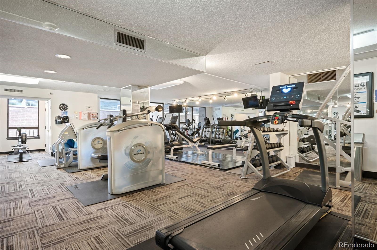 MLS Image #33 for 1020  15th street 20n,denver, Colorado