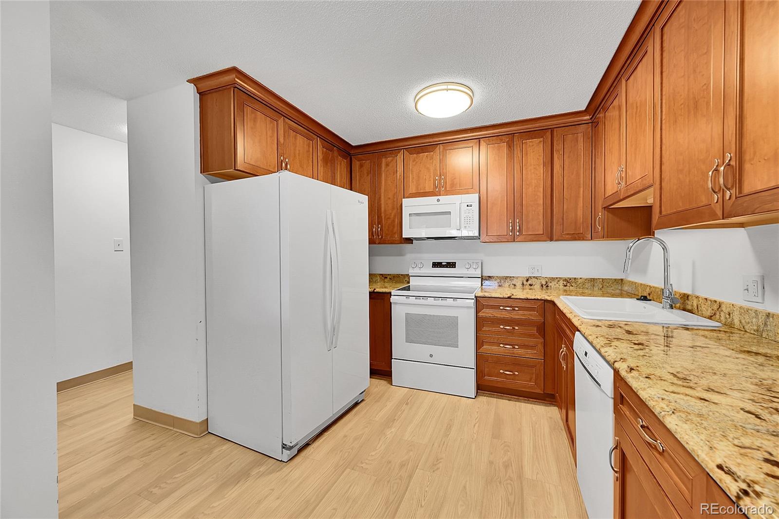 MLS Image #4 for 3022 s wheeling way,aurora, Colorado